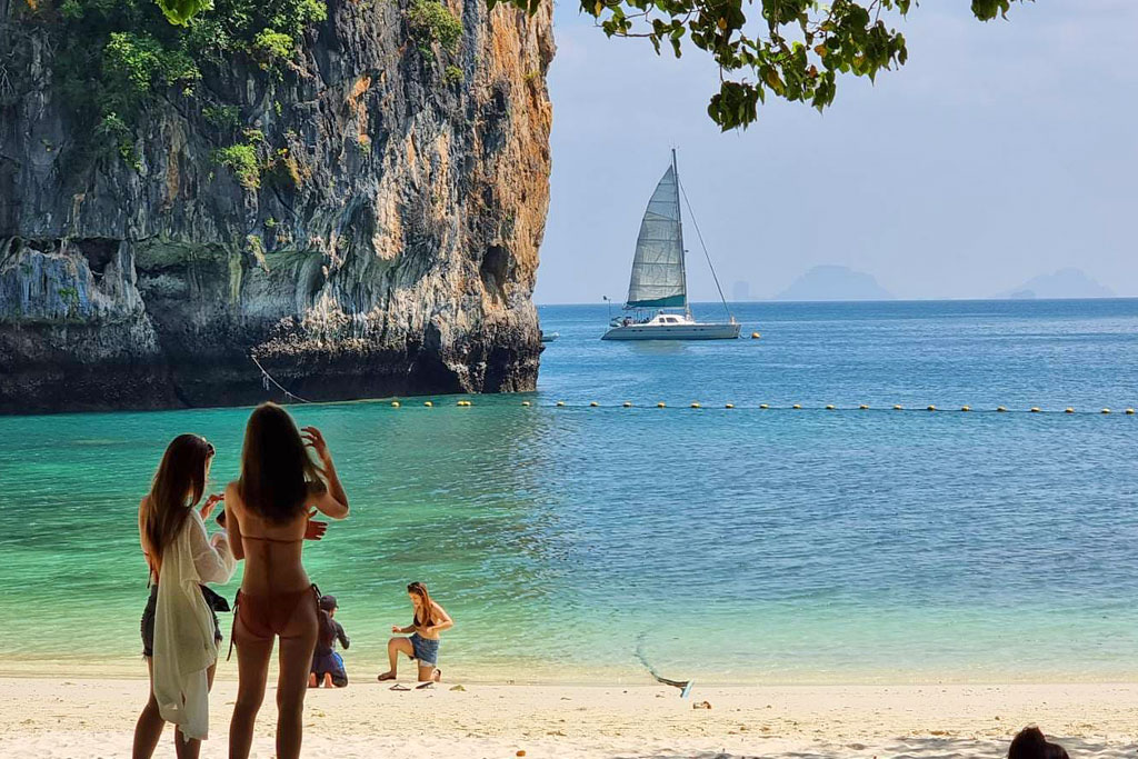Lagoon 470 Sailing Catamaran