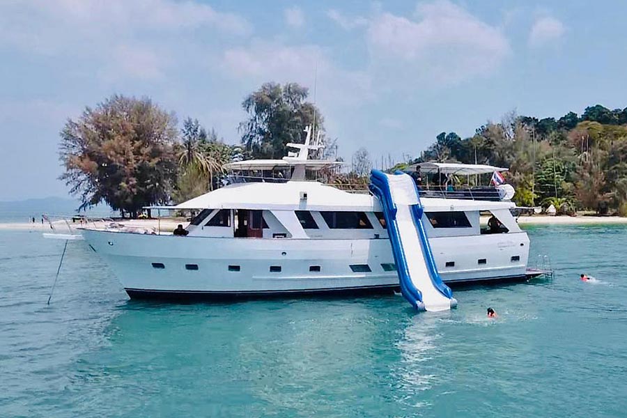 70 ft. Classic Motor Yacht