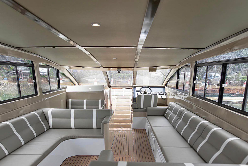 47 ft. Premium Speedboat